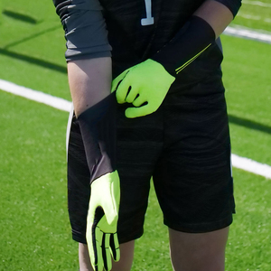 À prix raisonnable Nouveau style Produit Équipement de sport PU Cuir Imperméable Pour cent Gants de gardien de but PAR AMAZING INDUSTRIES - Product Image 4