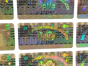 Etiquetas de Embalaje con Código de Barras QR y Numeración Térmica de Seguridad Anti-Falsificación Holográficas de Material PET Color Dorado con Logotipo Personalizado - Product Image 2