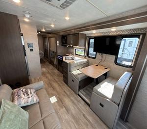 EN OFERTA: Autocaravana T-h-o-r F-r-e-e-d-o-m T-r-a-v-e-l-e-r A-3-2 usada del 2022, lista para la venta - Product Image 1
