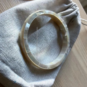 Brazalete de nácar hecho a mano, joyería de perlas única para mujer, regalo ideal para cumpleaños, aniversario y vacaciones por FWE - Product Image 1