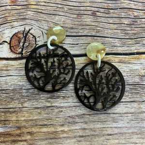 Boucles d'oreilles en corne de buffle 100 % artisanales de qualité supérieure, durables, imitation antique, design rond, pour la décoration intérieure et les cadeaux d'affaires - Product Image 4