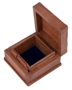 Joyero tallado a mano de madera de nogal con motivos florales en la parte superior 4x4 pulgadas hecho a mano de madera Ideas de regalo únicas para hombres y mujeres - Product Image 2