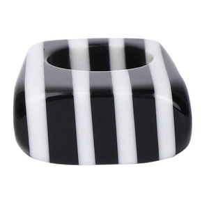 Lujoso anillo de resina de moda colorido hermoso pulido hecho a mano de la mejor calidad personalizado para mujeres de la India - Product Image 3