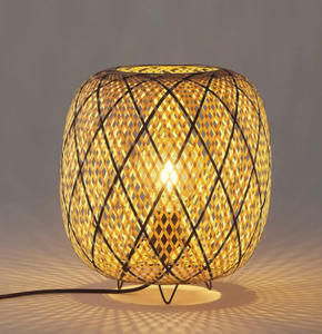 Lámpara de mesa de bambú minimalista tejida a mano, ideal para hoteles boutique e interiores modernos VIET FARGIMEX - Product Image 1