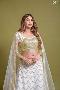 Lehenga Choli avec Dupatta pour Mariage et Soirée, Broderie en Filet Exclusif pour Mariée, Travail de Séquence, Fabrication de Mode Féminine - Product Image 4