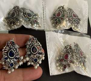 Boucles d'oreilles oxydées faites à la main bijoux ethniques pour femmes élégant léger look argent antique adapté à la fête et aux vêtements décontractés - Product Image 1