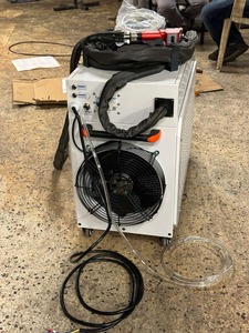 Máquina de Limpieza Láser de Fibra Portátil de 2000W 200W 1000W para Eliminar Pintura, Óxido y Recubrimientos Metálicos - Product Image 2