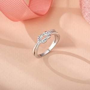 Anillo de Promesa Jeulia Love Forever Knot - Plata de Ley con Incrustaciones de Diamantes Chapadas en Rodio - Product Image 4