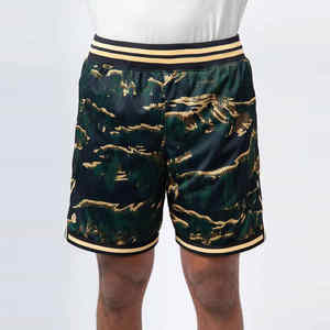 Shorts de basket-ball personnalisés en maille verte et noire avec imprimé rayures dorées motif tigre et taille côtelée - Product Image 2