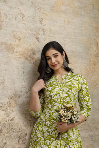 Ensemble Kurta imprimé à la main de haute qualité pour femmes vêtements de mariage à l'Inde Readymade Silk Kurta avec broderie - Product Image 5
