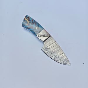 Couteau de chasse à lame fixe en acier Damas fait main, manche en cône de pin, avec étui en cuir gratuit - Product Image 4