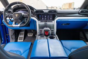 Urus 2020, Motor Turbo V8 de 641 hp, Color Azul Eleos Metalizado, Sin Modificar - Product Image 4