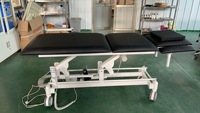 Table de massage électrique multifonctionnelle pour soins du visage, avec dossier et repose-jambes réglables en hauteur, idéale pour salons, cliniques et hôpitaux.