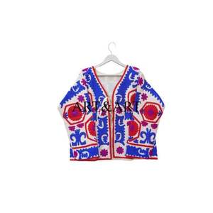 Dernière collection : Couette courte pour femme en coton 100% de haute qualité, écologique, matelassée, faite à la main, avec broderie Suzani et détails boutonnés, pour l'hiver - Product Image 1