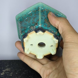 Maceta Hexagonal para Bonsái, Esmaltada en Verde Intenso - Product Image 3