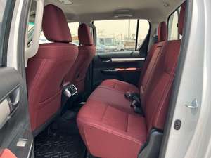 Toyota Hilux Double Cab AWD 2026 (neuf/occasion) avec phares LED, spécifications GCC, à vendre - Product Image 3