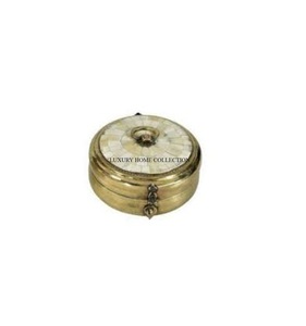 Boîte à roti en métal de taille standard qui retient efficacement la chaleur et l'humidité, ce qui la rend idéale pour stocker et servir des rotis doux et moelleux - Product Image 1