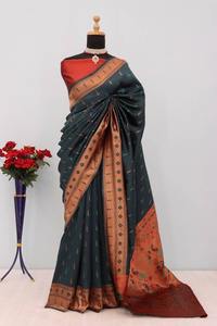 Collection de saris en soie légers et luxueux en gros Designs élégants avec des détails riches pour les mariages et les fêtes - Product Image 5
