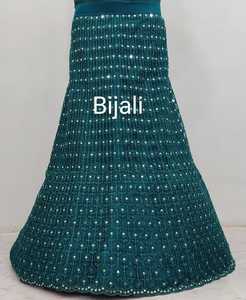 Juego de Lehenga de red pesada hecho a medida con espejo hecho a mano Dupatta bordada a juego para fiestas de invierno Compradores de boutique - Product Image 6