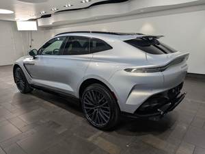 Aston Martin DBX 707 AWD SUV 2024 con motor V8 biturbo de 4.0L - Product Image 2