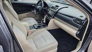 2012 Toyota Camry L Turbo berline boîte de vitesses automatique manuelle Options sièges en cuir caméra arrière R17 alliage gaz foncé électrique - Product Image 2