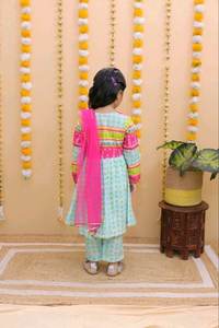 Costumes Salwar en pur coton à la mode à la mode avec style traditionnel Dupatta pour les fêtes décontractées des filles, les festivals de mariage - Product Image 3