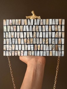 Bolso de Mano Rectangular de Resina Pulida Hecho a Mano, Ecológico, con Cierre Dorado y Correa de Cadena, para Ocasiones Especiales - Product Image 5