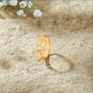 แหวนสแตนเลสสตีลชุบทอง 18k ลายเปลือกหอยเรขาคณิต - Product Image 1