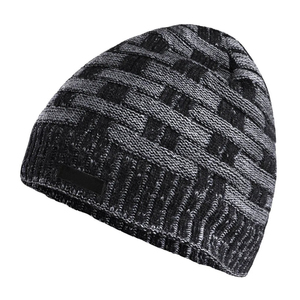 Gorros Personalizados con Logotipos Bordados, Gorros de Poliéster/Algodón, Gorros de Invierno Gruesos de Punto, Gorros Jacquard Resistentes al Viento - Product Image 4