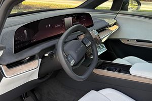 USADO LHD/RHD 2026 LUCID GRAVITY GRAND TOURING - Product Image 4