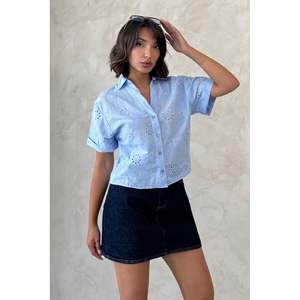 Blusas y Camisas de Encaje Bordado para Mujer - Producto al por Mayor - Product Image 5