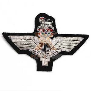 Insignias Bordadas a Mano Hechas con Materiales Duraderos, Insignias Bordadas a Mano de Primera Calidad en Venta - Product Image 2