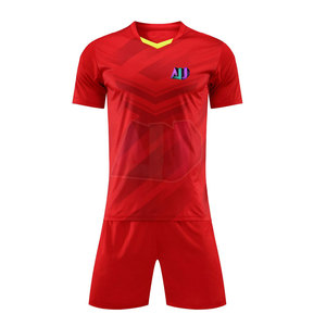 Uniforme de football personnalisé respirant et léger, impression de numéro, de nom et de logo personnalisés, 100% polyester, adapté aux sports d'équipe - Product Image 1