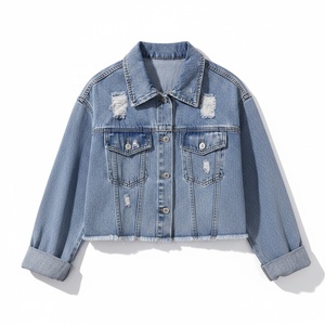 Chaqueta vaquera corta con logo personalizado para mujer, dobladillo sin rematar, efecto desgastado, lavado claro, estilo vintage, venta al por mayor, ropa urbana - Product Image 5
