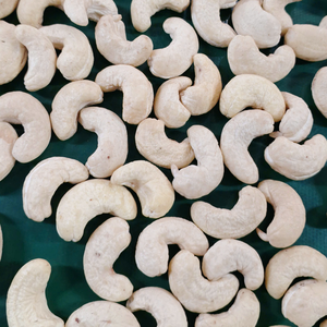 Service 24 Heures Santigo Noix de cajou Kaju Badam Normes européennes Noyau de noix de cajou W320 - Product Image 1