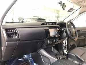 Toyota Hilux Revo Pickup Simple Cabine Turbo Diesel d'occasion de première classe - Product Image 6