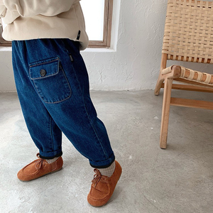 Jeans en denim bleu doublés en polaire avec rivets hip-hop en gros pour bébés garçons de 1 à 8 ans, pantalons courts d'hiver - Product Image 5