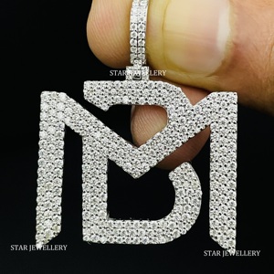 Colgante de Plata de Ley con Logotipo Personalizado de Moissanita, Corte Brillante Redondo VVS, Estilo Hip Hop Unisex - Product Image 2
