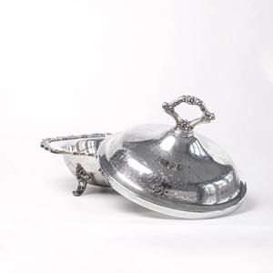 Cacerola Clásica con Acabado Plateado y Tapa Decorativa, Ideal para Servir Comida Caliente y Presentación de Alimentos en Ocasiones Especiales - Product Image 2