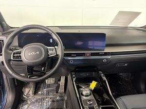 Kia Sorento hybride SX Prestige AWD 2025 bleue abordable, voiture d'occasion avec toit ouvrant, démarrage à distance, sièges en cuir, troisième rangée de sièges - Product Image 5