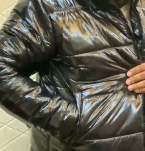 Chaqueta de Invierno Brillante con Burbujas, Fabricada en Fábrica, Nueva Condición, Diseño Delgado, Transpirable, de Nailon y Poliéster, Cálida, con Capucha, Unisex - Product Image 5