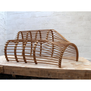 Chaise longue d'extérieur en bois artisanal moderne, design sculptural en osier - Product Image 1