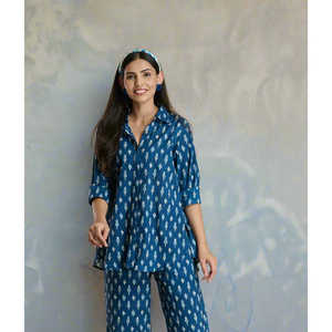 Camisa Larga de Popelina con Botones para Mujer, Estilo Ikat Índigo, 100% Algodón, para Uso Diario - Product Image 1