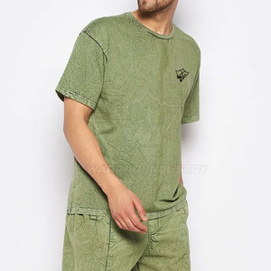 Camiseta cómoda con efecto descolorido para hombre, tela de algodón suave, estilo ideal para verano, looks casuales y uso diario. - Product Image 5