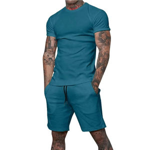 Ensemble deux pièces décontracté et élégant pour homme : T-shirt respirant à manches courtes et short imprimé de haute qualité – Confortable pour le quotidien - Product Image 5