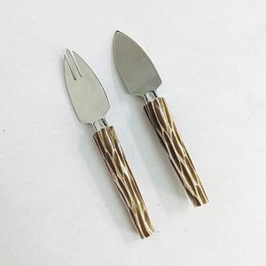 Nouveau Stock Arrivée de Dernières Couverts de Luxe Hôtel Restaurant Utilisation Fabriqué en Inde Antique Résine Poignée Fromage Ensemble avec Logo Personnalisé - Product Image 1