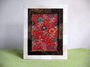 Cadre photo élégant tout matériel fait à la main en bois personnalisable/corne/os/coquille verticale pour produit chaud de table en Inde - Product Image 6