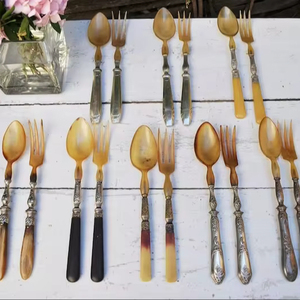 Cuillère en corne de buffle avec manche en bois pour la maison, taille 6 pouces, cuillère décorative en corne de buffle - Product Image 1