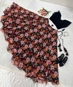 Nouvelle collection de Lehenga Choli en soie multicolores de créateur, richement ornés, pour femmes indiennes et pakistanaises, tenue ethnique de mariage pour occasions spéciales - Product Image 5