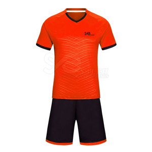 Uniformes de Fútbol Transpirables de Alta Calidad 100% Poliéster, Cuello Redondo, OEM, para Entrenamiento, Venta al Por Mayor, Personalizables con Nombres y Números de Equipo - Product Image 1